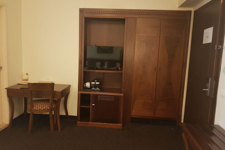 Room 18 of 64