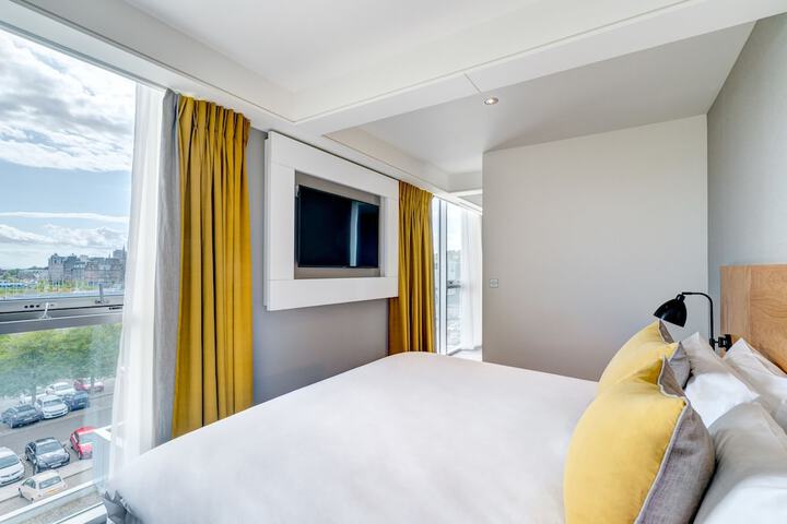 Room 21 of 82