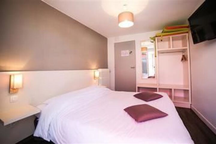 Room 33 of 60