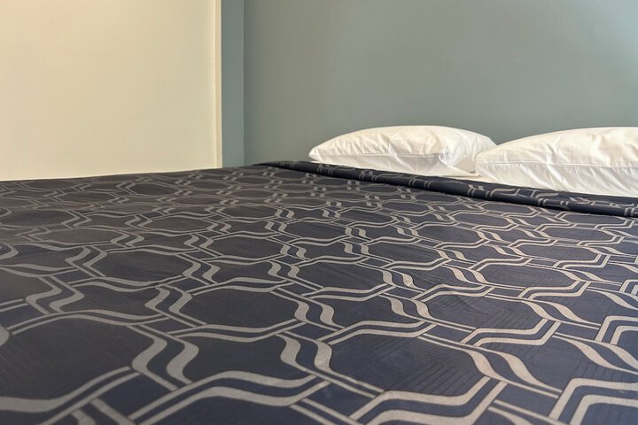 Room 8 of 19