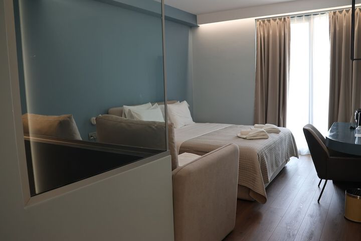 Room 10 of 42