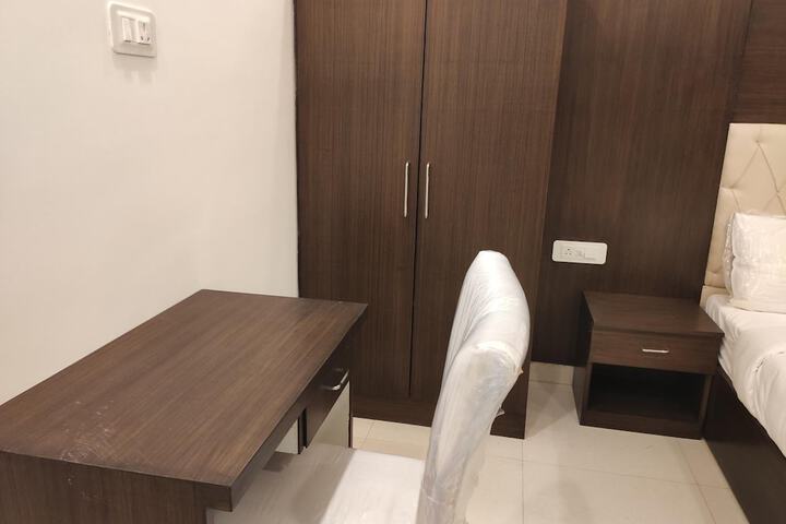 Room 27 of 56