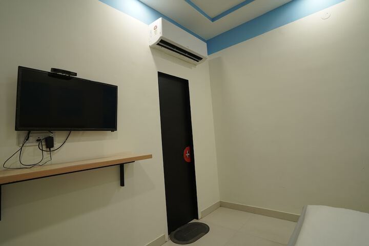 Room 9 of 29