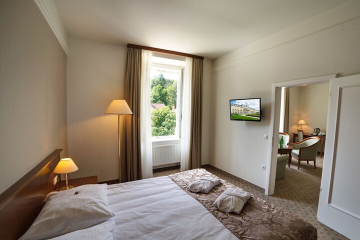 Room 14 of 128