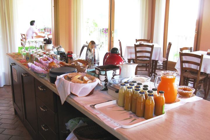 Breakfast/Coffee Service 46 of 71