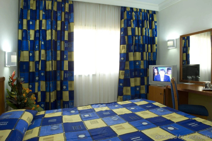 Room 2 of 8
