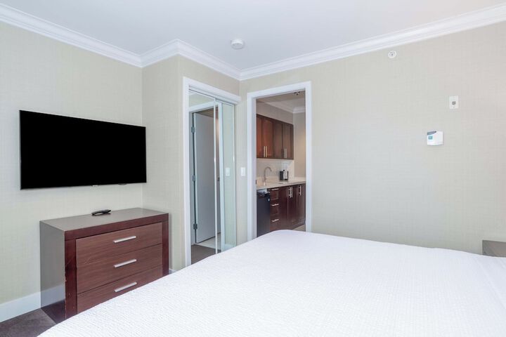 Room 13 of 36