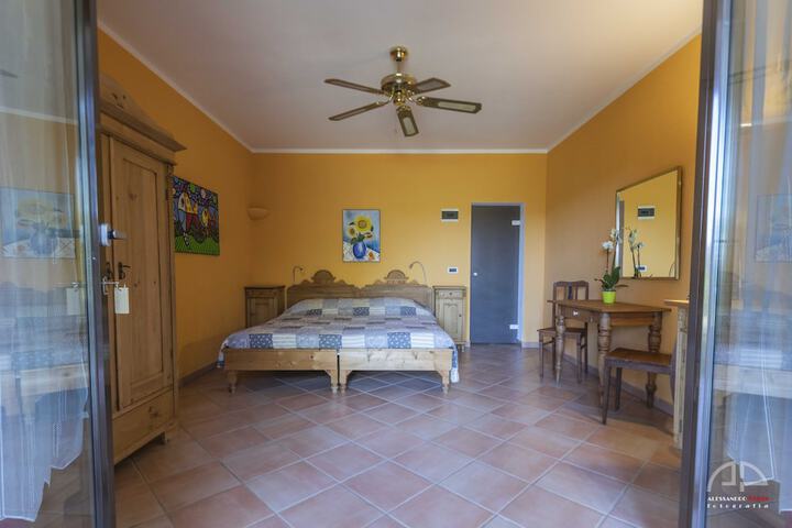 Room 5 of 33