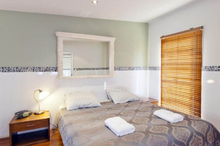 Room 2 of 27