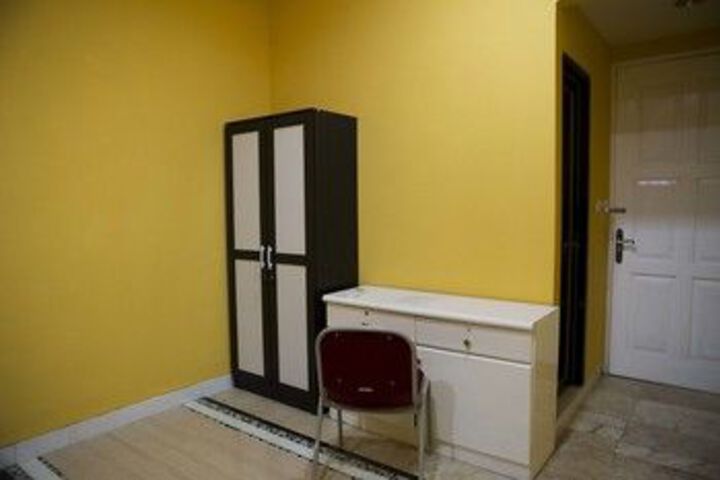 Room 7 of 10