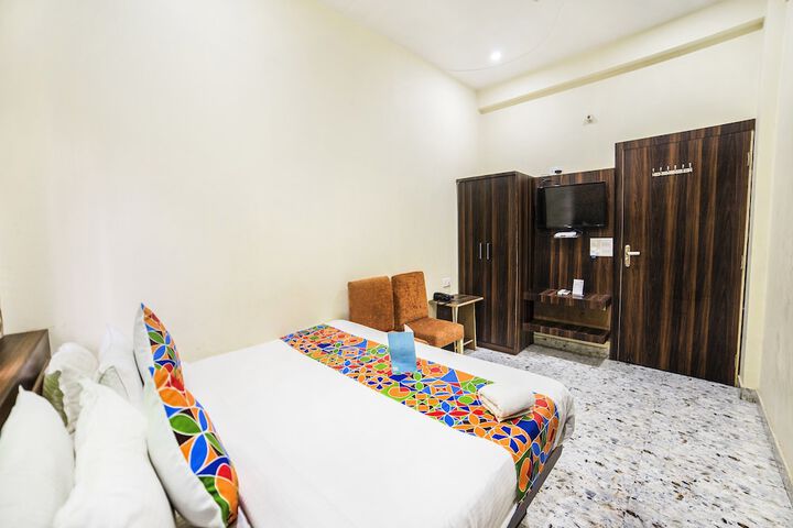 Room 9 of 28