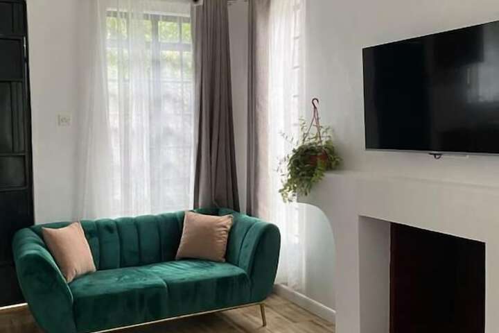 Room 8 of 18