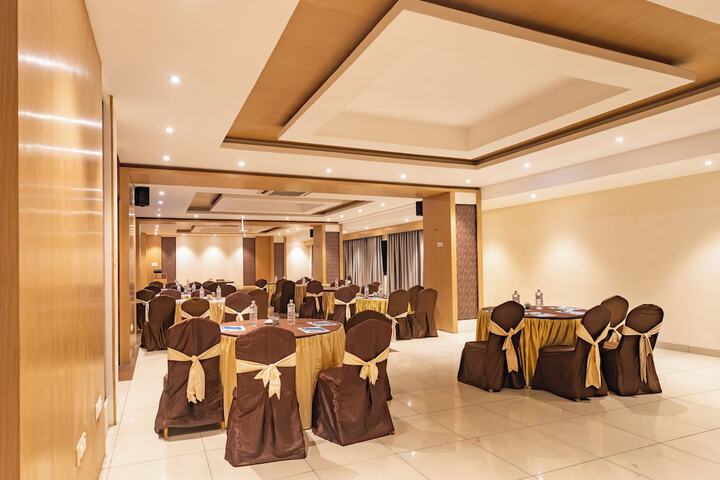 Ballroom/Hall 31 of 35