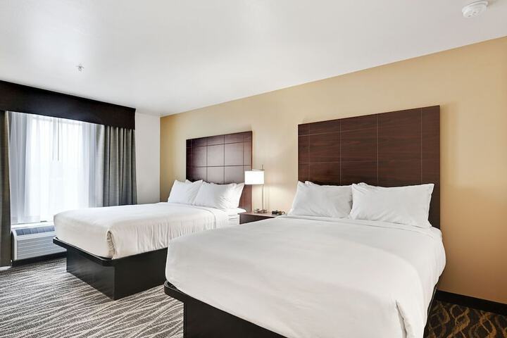 2 Queen Guest Room (4 of 18)