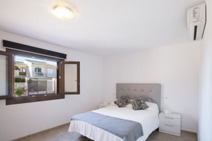 Room 9 of 18