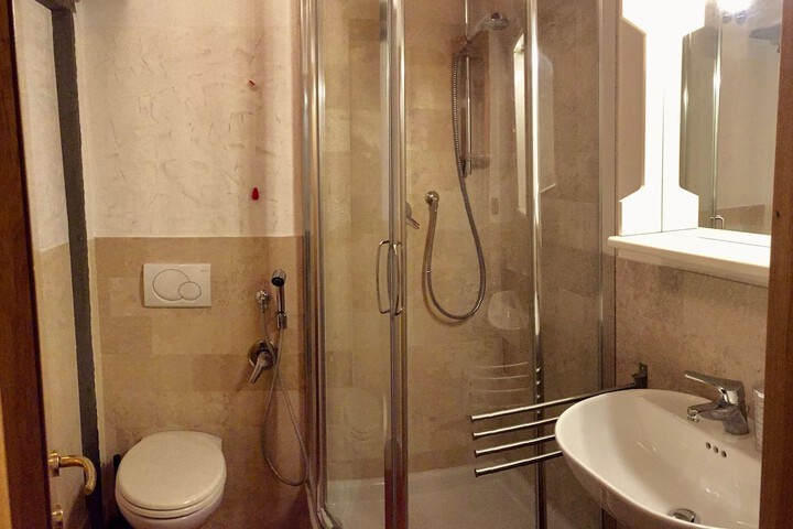Room 17 of 31