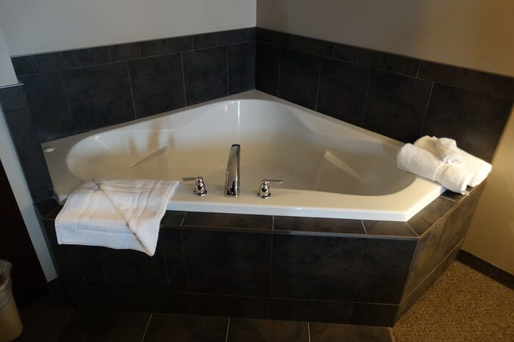 Jetted tub