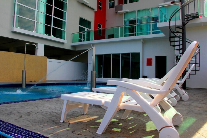 Pool Hotel