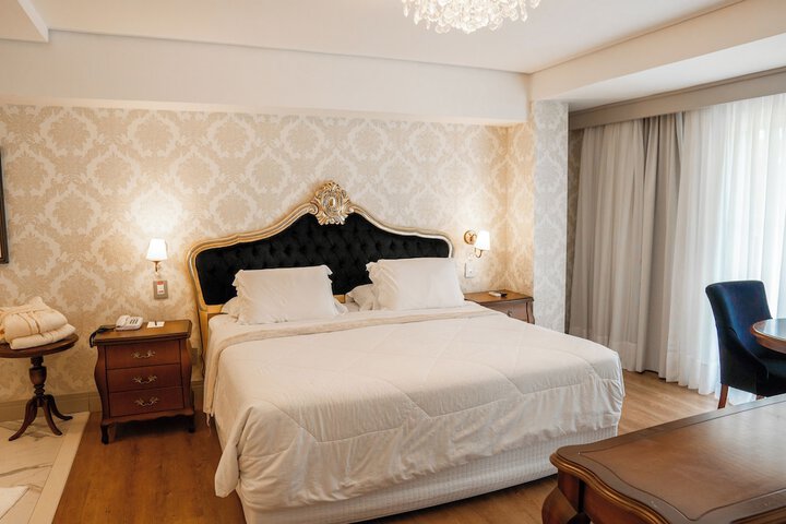 Room 5 of 108