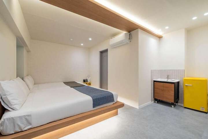 Room 20 of 28