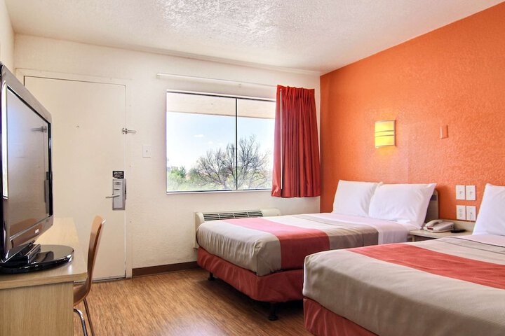 Room 12 of 34