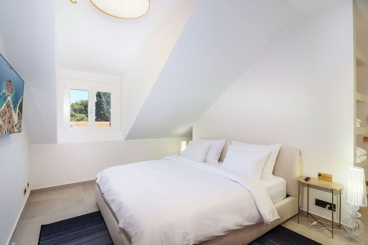 Room 3 of 41