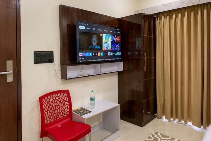 Room 2 of 11