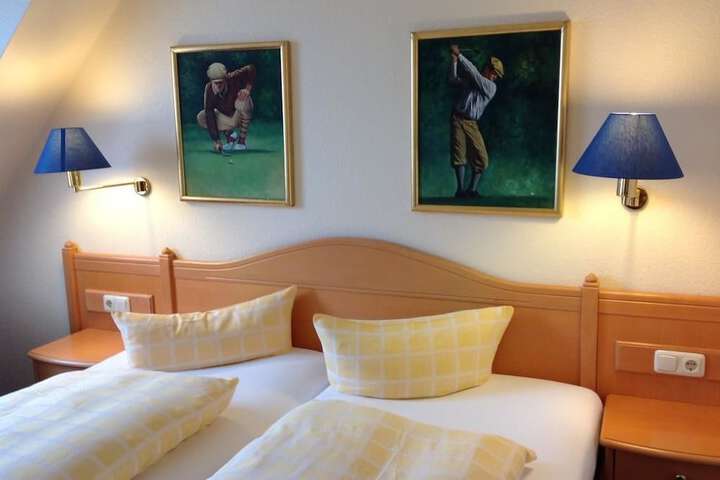 Room 11 of 40