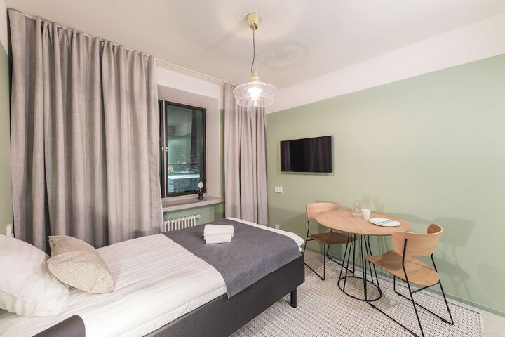 Room 12 of 77