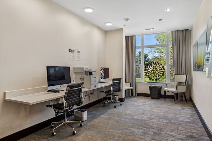 Business Center 4 of 28