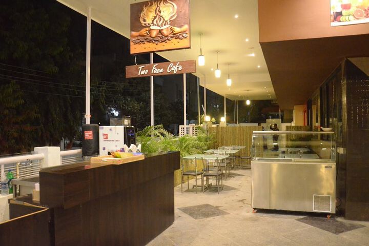 Dining Photos
