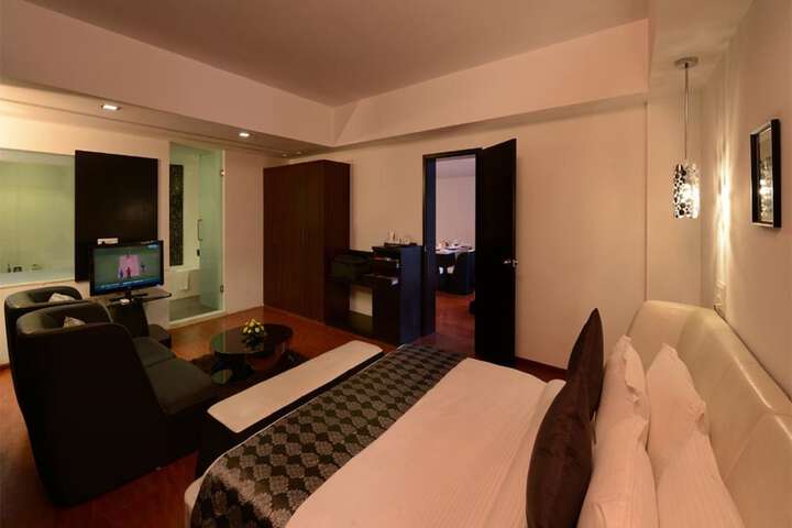 Room 6 of 33