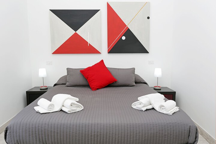 Room 3 of 43