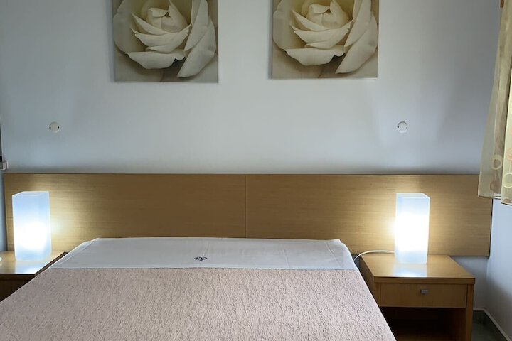 Room 41 of 85