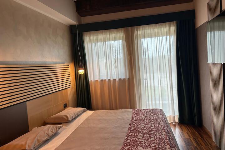 Room 27 of 64