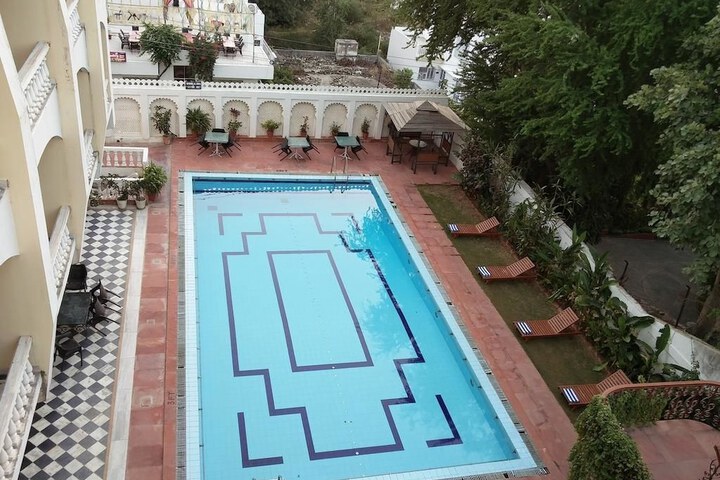Pool Hotel