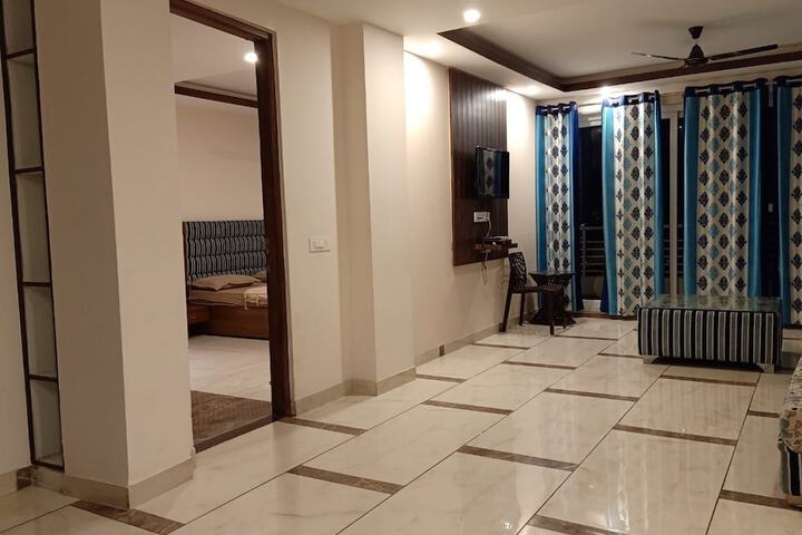Room 2 of 20