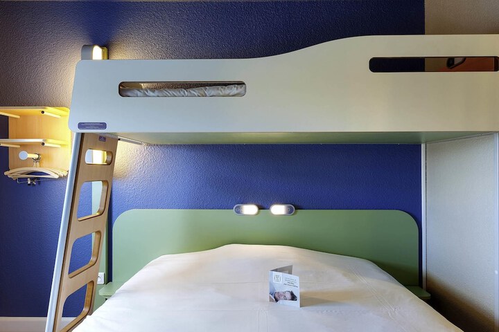 Room 34 of 77