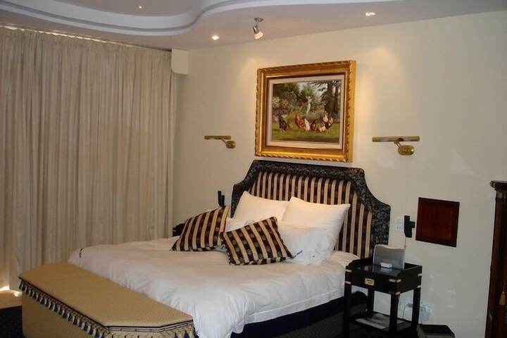 Room 5 of 30