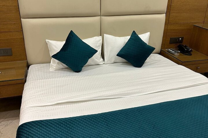 Room 4 of 5