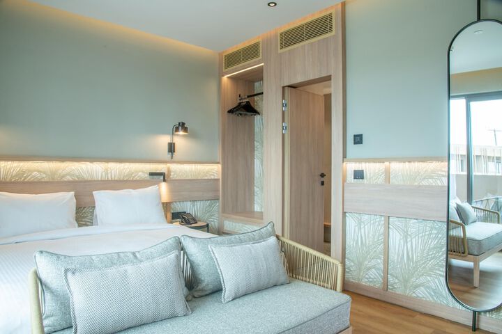 Room 15 of 328