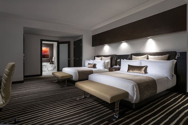 Room 15 of 211