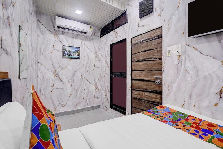 Room 14 of 34