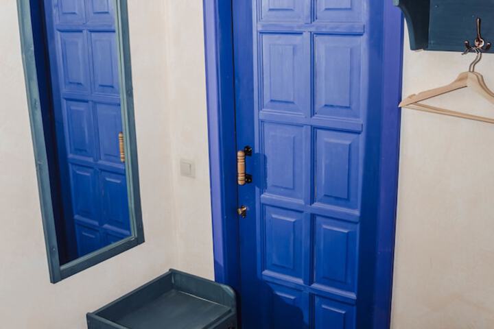 Room 13 of 36