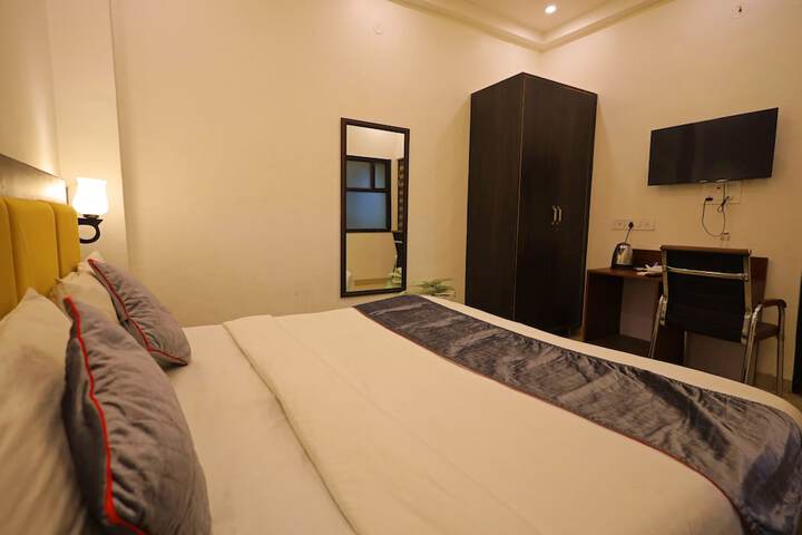 Room 12 of 24