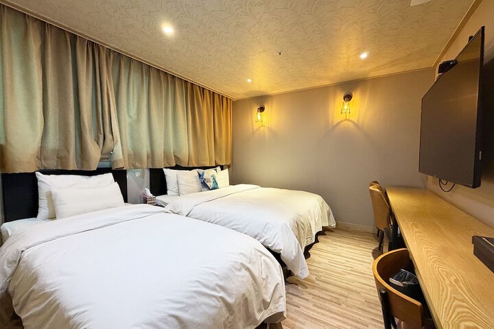 Room 33 of 73