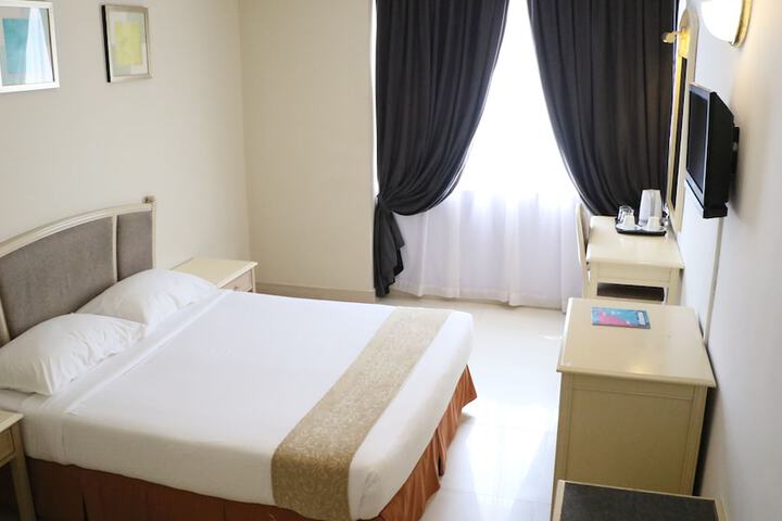 Room 4 of 40