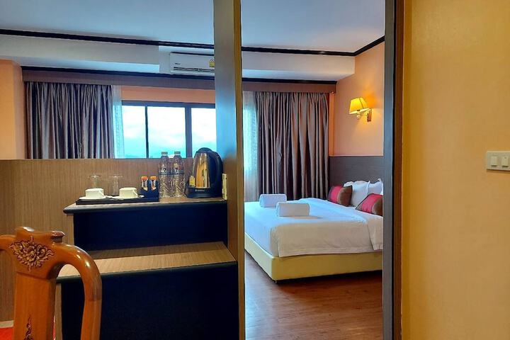 Room 6 of 32