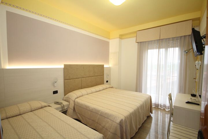 Room 4 of 36