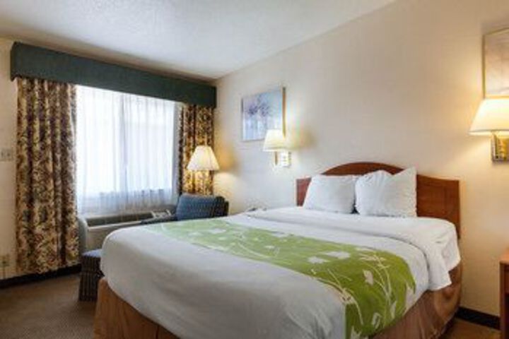 Room 12 of 26